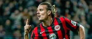 Alexander Meier machte mit zwei Kopfballtoren aus einem 0:1-Rückstand eine 2:1-Führung. Am Ende gewann Eintracht Frankfurt mit 3:2.