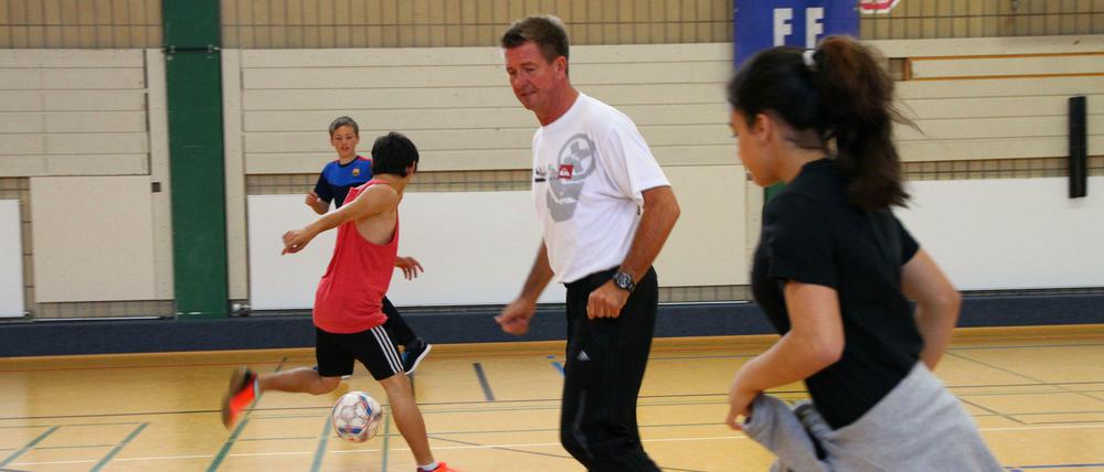 Im Sportunterricht gibt Christian Wagner das Tempo vor.