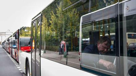 Berlin wächst und braucht mehr Verkehrsmittel - auch 4,5 Prozent mehr Busse sollen bis 2018 durch Berlin rollen.