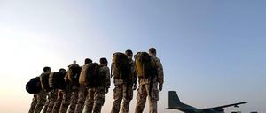 Deutsche Soldaten sollen in die Ukraine geschickt werden und dort die Einhaltung des Waffenstillstands beobachten. 