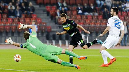 Max Kruse überwindet Zürich-Keeper David Da Costa, doch sein Schuss verfehlte auch das Tor.