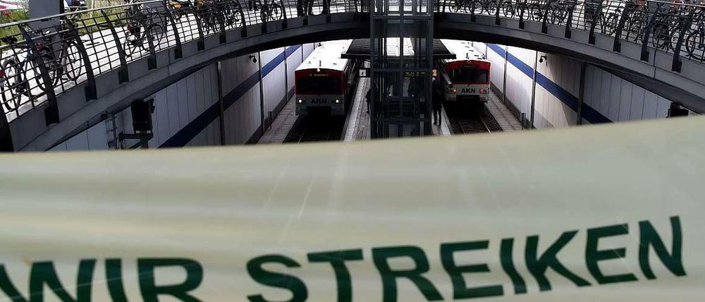 Die Lokführer-Gewerkschaft GDL will den Zugverkehr in ganz Deutschland von Dienstagabend an für neun Stunden komplett lahmlegen.