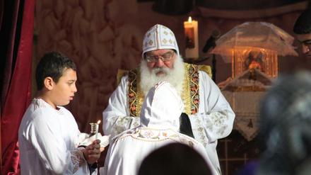Stille Andacht. Es war der erste Gottesdienst bei den Kopten nach dem Anschlag. 