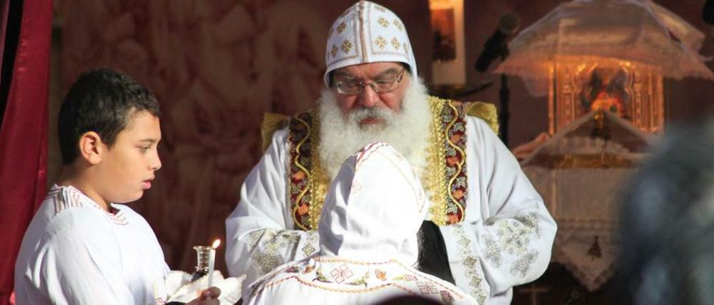 Stille Andacht. Es war der erste Gottesdienst bei den Kopten nach dem Anschlag. 