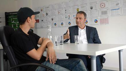Gründer Dirk Müller-Remus ist zufrieden mit der Entwicklung von Auticon. Das Start-up bietet vor allem Dienstleistungen im Bereich der IT-Qualitätssicherung an. Asperger-Autisten können meist nicht anders, als Fehler zu sehen und zu benennen. Insbesondere beim Testen von Software ist das eine herausragende Begabung.