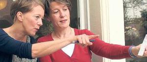 Die Organisatorinnen des Benefizkonzerts bei einer Besprechung.