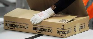 Die Europäische Kommission hat eine eingehende Untersuchung eingeleitet, um zu prüfen, ob die Entscheidung der luxemburgischen Steuerbehörden zu der von Amazon in Luxemburg zu zahlenden Körperschaftsteuer mit den EU-Beihilfevorschriften vereinbar ist. Mit der Einleitung eines förmlichen Prüfverfahrens werde sowohl interessierten Dritten als auch Mitgliedstaaten die Gelegenheit zur Stellungnahme geboten, ohne dem Ergebnis vorzugreifen, teilte die Kommission am Dienstag mit.