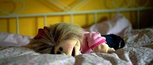 Ein ehemaliger Bundespolizist wurde wegen sexuellen Missbrauchs an Kindern in 130 Fällen verurteilt.