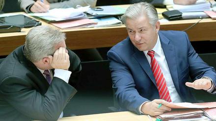 Klaus Wowereit (r.) und Frank Henkel im Berliner Abgeordnetenhaus.