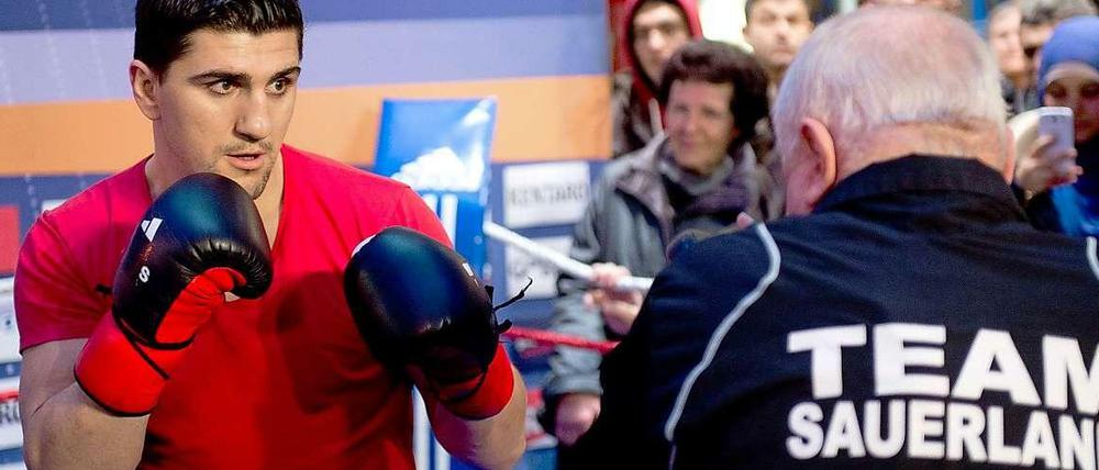 Marco Huck würde gern mit seinem Trainer Ulli Wegner weiterarbeiten, seine Kämpfe aber selbst vermarkten.