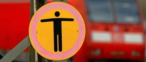 Die Lokführer wollen den Bahnverkehr in Deutschland ab Dienstagabend von 21 Uhr bis 6 Uhr mit einem Streik weitgehend lahmlegen. Vor allem Berufspendler dürften am Mittwochmorgen von dem Ausstand betroffen sein.