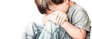 Augen zu. Experten glauben, auf jeden gemeldeten Misshandlungsfall kommen 400 nicht gemeldete.