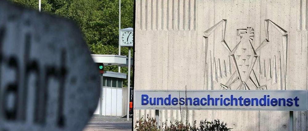 Der NSA-Ausschuss versucht seit Monaten, Licht in die Zusammenarbeit deutscher und amerikanischer Nachrichtendienste zu bringen. Aus Geheimunterlagen soll nun hervorgehen, dass der BND der NSA jahrelang auch Daten deutscher Bürger zuleitete - quasi aus Versehen.