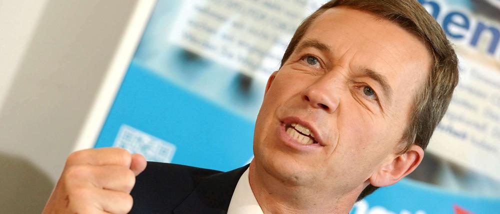 Bernd Lucke spricht von einem Klima des Misstrauens, das wie schleichendes Gift in die Partei sickere.
