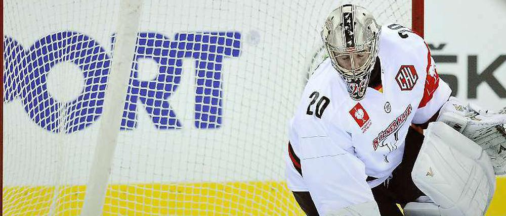 CHL-Alltag für DEL-Torhüter. Kölns Torwart Sebastian Stefaniszin im verlorenen Einsatz.