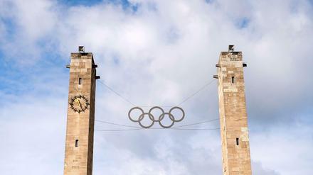 Die Olympischen Ringe am Berliner Olympiastadion.