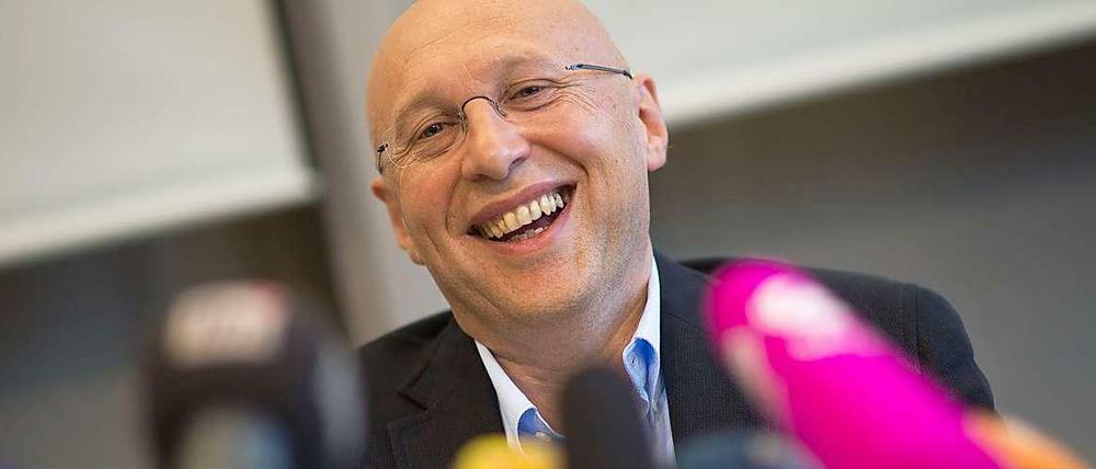 Stefan Hell kurz nach Bekanntgabe des Chemie-Nobelpreises bei einer Pressekonferenz in Göttingen.