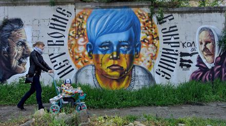 Dieses Anti-Kriegs-Graffiti zeigt einen weinenden ukrainischen Jungen. Demnächst könnten die Ukrainer nicht nur wegen des Krieges Grund zur Sorge haben - sondern auch, weil ihnen das Gas ausgeht.