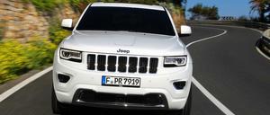 Wuchtbrumnme: Der Jeep Grand Cherokee ist von seiner Natur her ein ur-amerikanisches Gefährt. Auf deutschen Straßen, in Berlin gar, wirkt er etwas deplatziert. Nichtsdestotrotz ist das ein Hingucker und ein sehr gutes SUV.