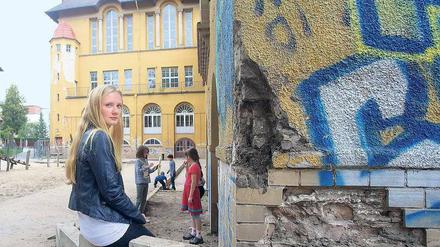 Bröckelkunde in Steglitz. Auch das Gebäude des Fichtenberg-Gymnasiums verfällt und wird teilweise gesperrt. Foto: Davids