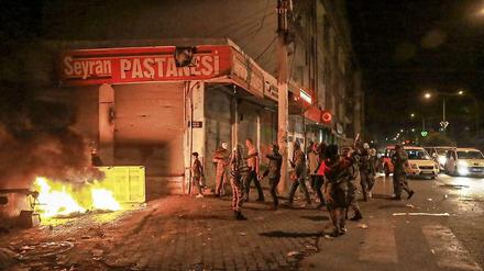 Bei den Kurdenprotesten in der Türkei gegen die Tatenlosigkeit Ankaras angesichts der drohenden Eroberung der syrischen Stadt Kobane durch Dschihadisten sind mindestens zwölf Menschen getötet worden. Hier im Bild: Die Stadt Diyarbakir.