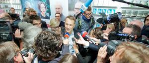 Großer Andrang beim Hanser Verlag. Als einen „Sieg für die Schönheit der Literatur“ wertet Verleger Jo Lendle den Literatur-Nobelpreis für seinen Autor Patrick Modiano.