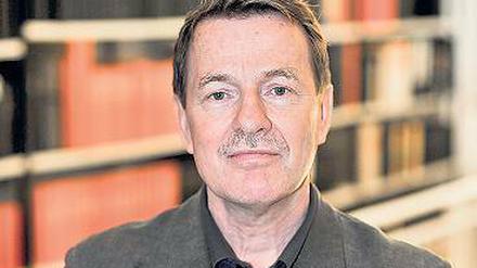 Der Militärhistoriker Dr. Klaus Naumann ist Wissenschaftler im Hamburger Institut für Sozialforschung und Mitglied des 14. Beirats für Fragen der Inneren Führung des Verteidigungsministeriums.