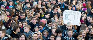 Protest! Wenn auch nicht in Steglitz-Zehlendorf. Aber würden die Schüler im Bezirk gefragt, dann hätten sie zu dem, was an ihren Schulen nicht passiert, ganz gewiss die Antwort, die hier auch auf dem Plakat zu lesen ist.