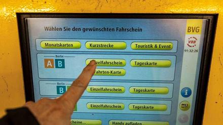 Ab dem 1. Januar 2015 wird der Automat 2,70 Euro verlangen, um einen Einzelfahrschein auszuspucken. Das will der VBB heute beschließen.