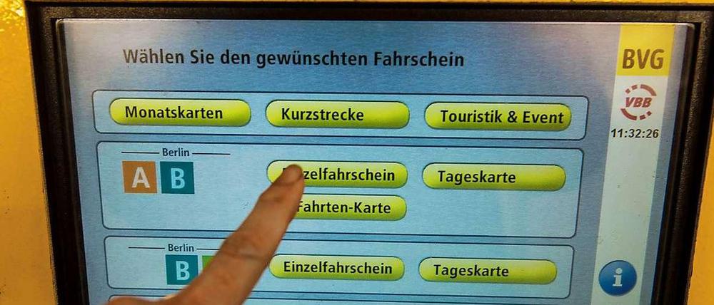 Ab dem 1. Januar 2015 wird der Automat 2,70 Euro verlangen, um einen Einzelfahrschein auszuspucken. Das will der VBB heute beschließen.
