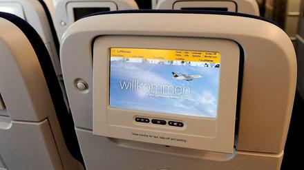 Jeder Fluggast kennt das: das Gerangel um die Rückenlehne. Bei einem American Airlines Flug eskalierte der Streit. Auch andere Fluggesellschaften (im Bild: Lufthansa) müssen überlegen, wie sie den begrenzten Raum im Flugzeug optimal nutzen wollen.