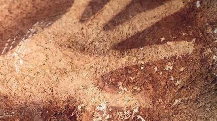 Eine Hand, vor 40000 Jahren auf eine Wand gemalt und gesprüht.