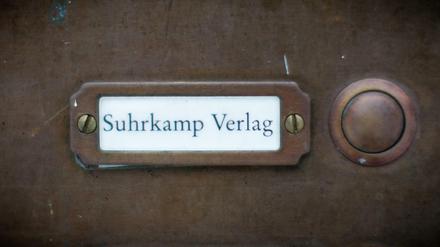 Klingelschild Suhrkamp-Verlag.