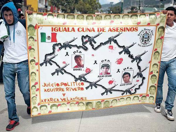Protest gegen Polizei und Drogenkartelle. Linksgerichtete Studenten demonstrieren nach dem Tod ihrer Kommilitonen gegen die Gewalt in Iguala. 