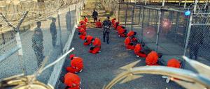 Gefangene Terrorverdächtige. Dieses Foto vom Stützpunkt Guantanamo verbreitete die US-Marine 2002.