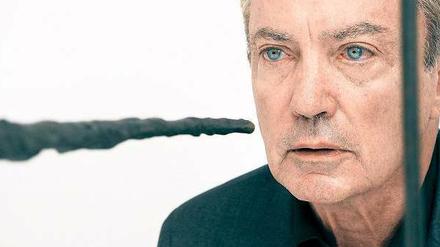 Ist die spitz. In der Dokufiktion „Arteholic“ betrachtet der Kunstmaniac Udo Kier auch Giacomettis Skulptur „Die Nase“ im Kölner Museum Ludwig. 