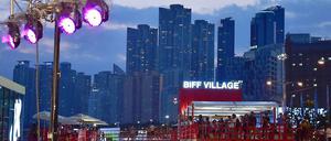 "BIFF Village", das Publikumszentrum des Internationalen Filmfests Busan am Haeundae Beach der Hafen- und Urlaubsstadt.