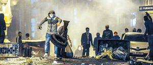 Entladung. Viele Kurden werfen der türkischen Regierung vor, nicht genug gegen die IS-Miliz in Syrien zu unternehmen, obwohl Panzerverbände an der Grenze stehen.