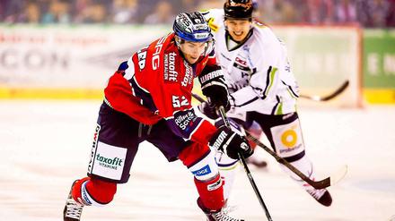 Erfahrener Neuling. Sven Ziegler konnte sich bei den Eisbären zuletzt immer mehr profilieren. Nachdem er in der Vorsaison sporadisch zum Einsatz kam, hat er nun einen Stammplatz. 