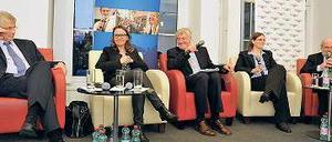 Im Tagesspiegel-Haus am Askanischen Platz (von links): Karl-Georg Wellmann, Michelle Müntefering, Moderator Gerd Appenzeller und die FU-Professoren Carina Sprungk und Philip Kunig im Gespräch