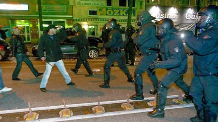 Am Mittwoch kam es in Hamburg zu Auseinandersetzungen zwischen Kurden und Salafisten. Die Polizei griff massiv ein.