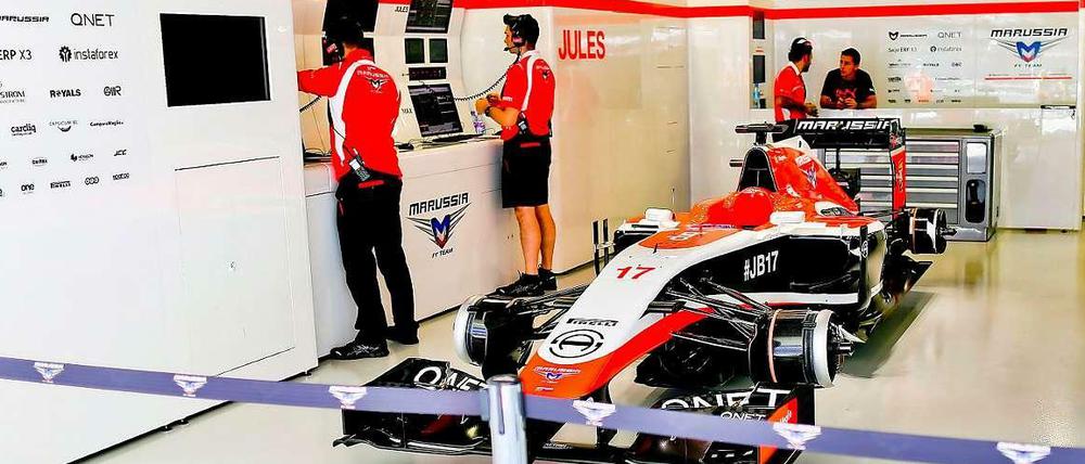 Stillleben. Das Auto von Jules Bianchi wird an der Strecke von Sotschi gerade nur noch ausgestellt.