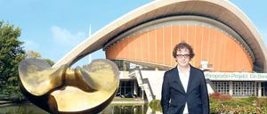 Bernd Scherer vor dem Haus der Kulturen der Welt, der früheren Kongresshalle.