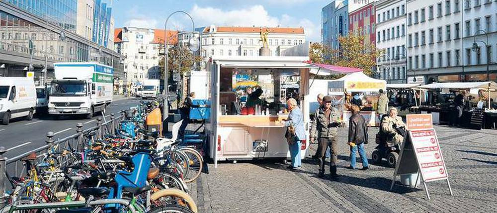 Umtost. Eigentlich sollte der Verkehr in beide Richtungen vor Karstadt geführt werden, doch daraus wird nichts.
