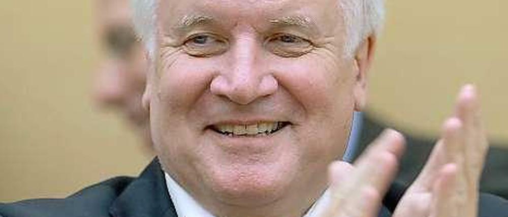 Horst Seehofer bekommt Kritik aus der eigenen Partei. So richtig hat ihn das eigentlich noch nie beeindruckt.