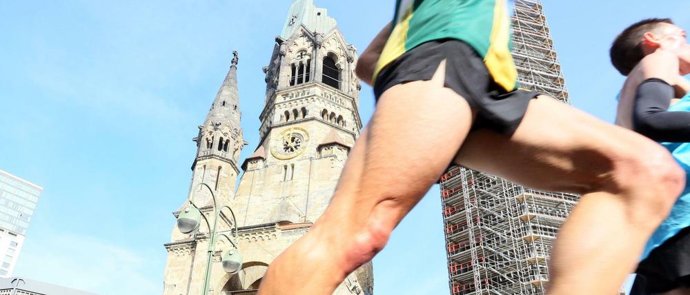 Und ab geht's - auch an der Gedächtniskirche vorbei.