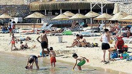 Urlauber an der Ägäischen Küste.