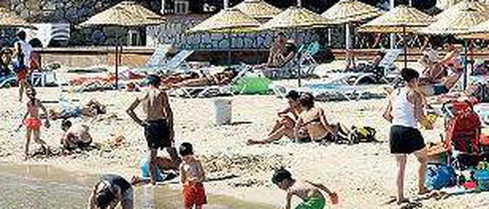 Urlauber an der Ägäischen Küste.