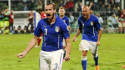 Drei Tore beim 2:1-Sieg: Italiens Giorgio Chiellini nicht beim Jubel über sein Eigentor.