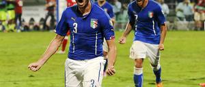 Drei Tore beim 2:1-Sieg: Italiens Giorgio Chiellini nicht beim Jubel über sein Eigentor.